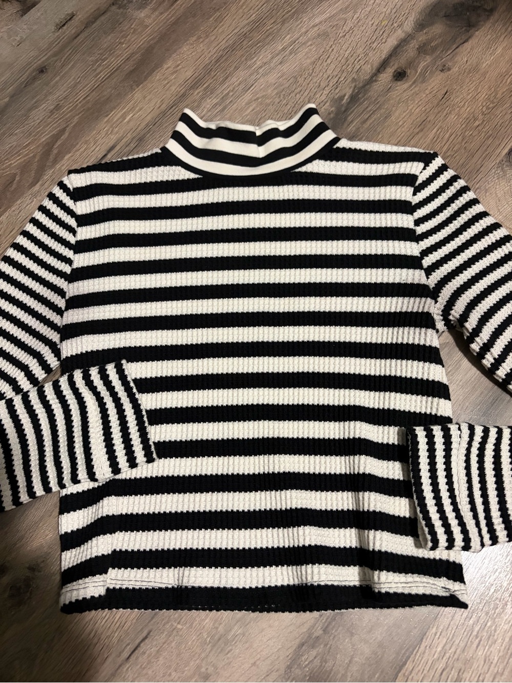 aerie Black & White Striped Mock ribbed top - size M